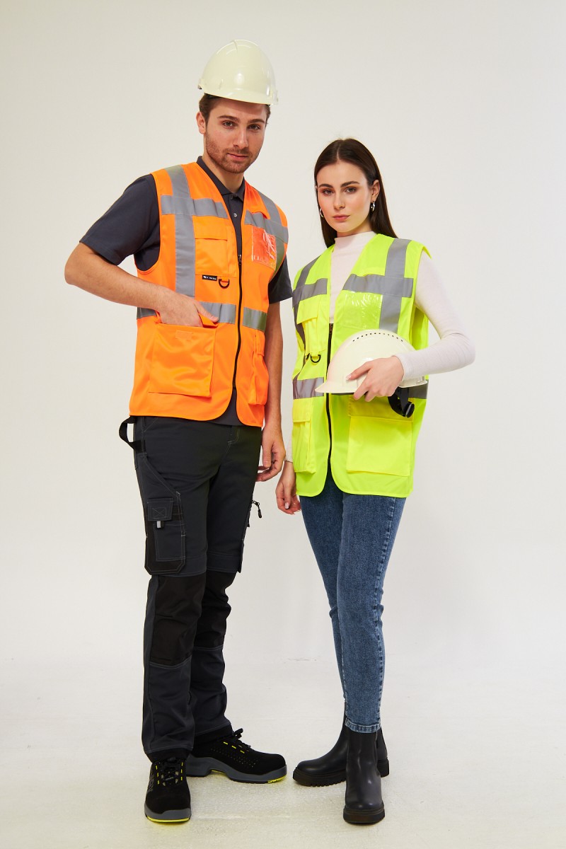 Yeşil Yönetici İkaz Yeleği – Mühendis ve Saha Çalışmaları İçin Profesyonel İş Güvenliği Yeleği